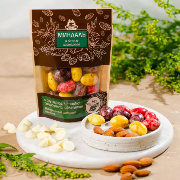 Драже Миндаль в белом шоколаде с таежными ягодами